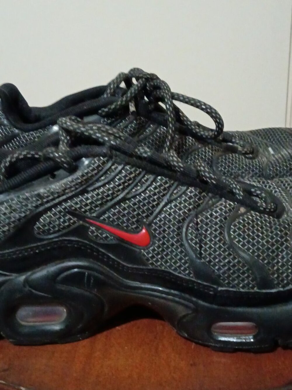 Nike Air Max Plus Synthetic Low Top Sneakers Black/Red Lace-Up Kids 6Y - Picture 5 of 14